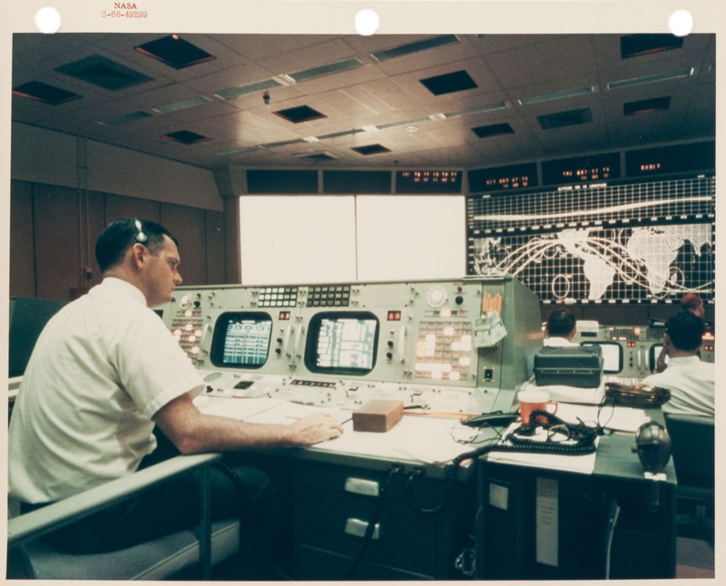 Illustration for article titled Classic Mission Control Photos Show Space Heroes On The Ground
